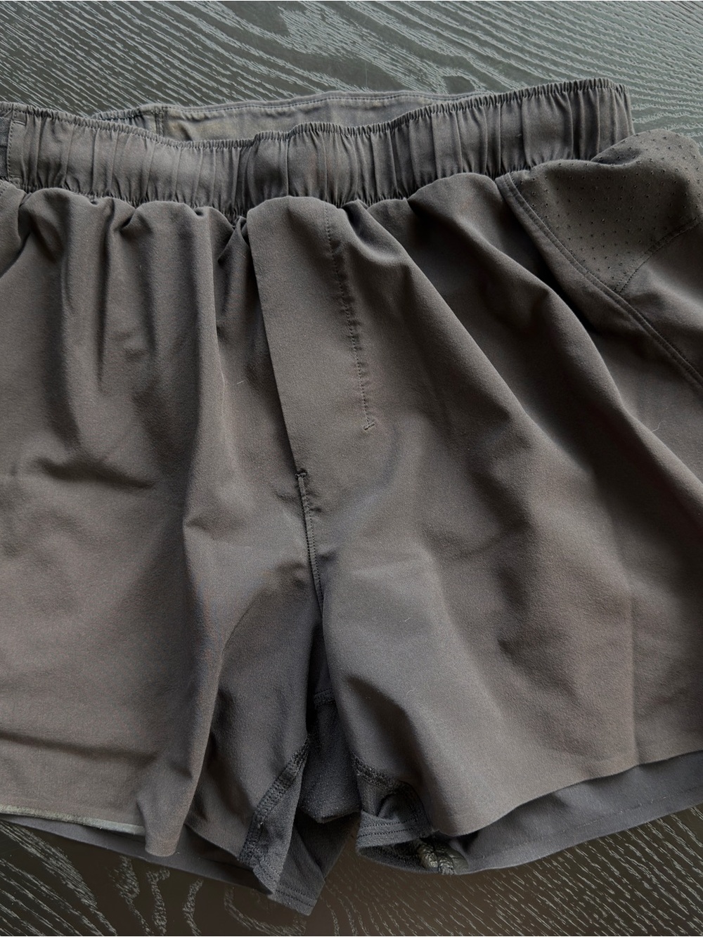 Men’s lulu lemon Black running athletic Shorts with liner shorts size small